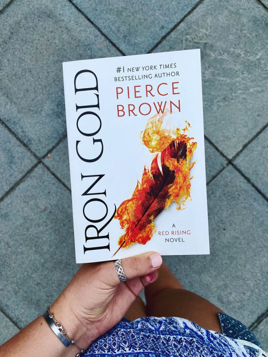 Iron%20Gold%20(%20Red%20Rising%20Saga%20#4%20)%20by%20Pierce%20Brown%20(%20Premium%20Paper%20and%20Matte%20Cover%20)%20Novel%20-%20Image%202