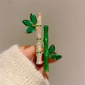 Temperament Elegant Retro Green Plant Imitation Emerald Bamboo Shape Brooch Pin For Women Brooches Suit Collar Dress Accessories.