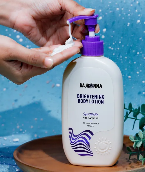 B1G1-%20Rajkonna%20Brightening%20Body%20Lotion%20Super%20Moisture%20300ml%20&%20Free%20Skin%20Cafe%20Lip%20Balm%20Vitamin%20E-%20Smoothie%20-%20Image%204