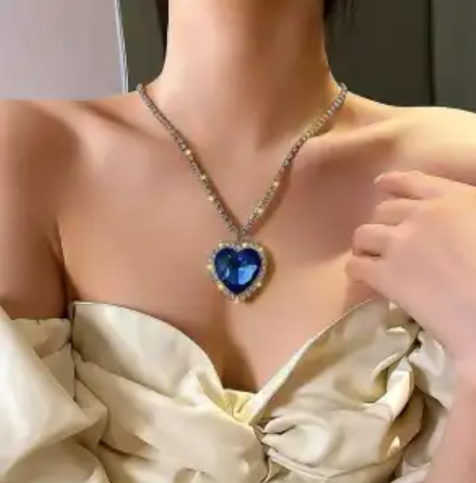 Heart%20Shaped%20Titanic%20Locket%20&%20Adjustable%20Titanic%20Heart%20of%20Ocean%20Necklaces%20-%20Image%207