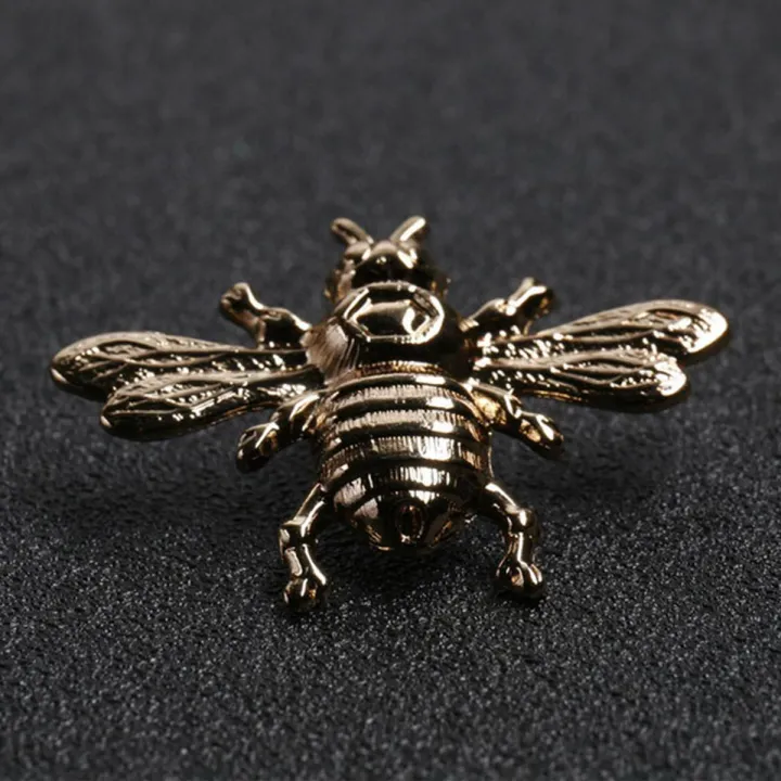 Golden%20bee%20brooch%20pin%20buckle%20for%20men%20women%20outfit%20fashion%20accessories%20-%20Image%203