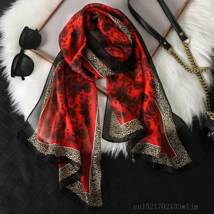 2024%20Fashion%20Printed%20Leopard%20Chiffon%20Hijab%20Scarf%20Women%20Pareo%20Lady%20Bandanas%20Beach%20Towels%20Summer%20Muslim%20Veil%20Wrap%20Female%20Foulard%20-%20Image%204