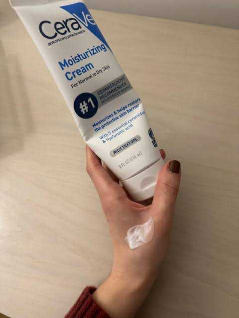 Cerave%20-%20Moisturizing%20Cream%20236ml%20(For%20Normal%20To%20Dry%20Skin)%20236ml%20-%20Image%203