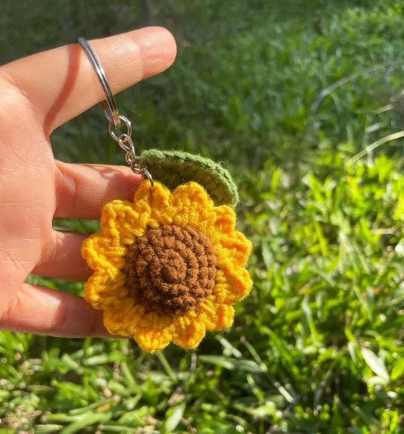 Crochet%20sunflower,%20daisy%20keychain,%20bag%20charm,%20bag%20decoration,%20bag%20pendant,%20keychain,%20cute%20gifts%20-%20Image%202