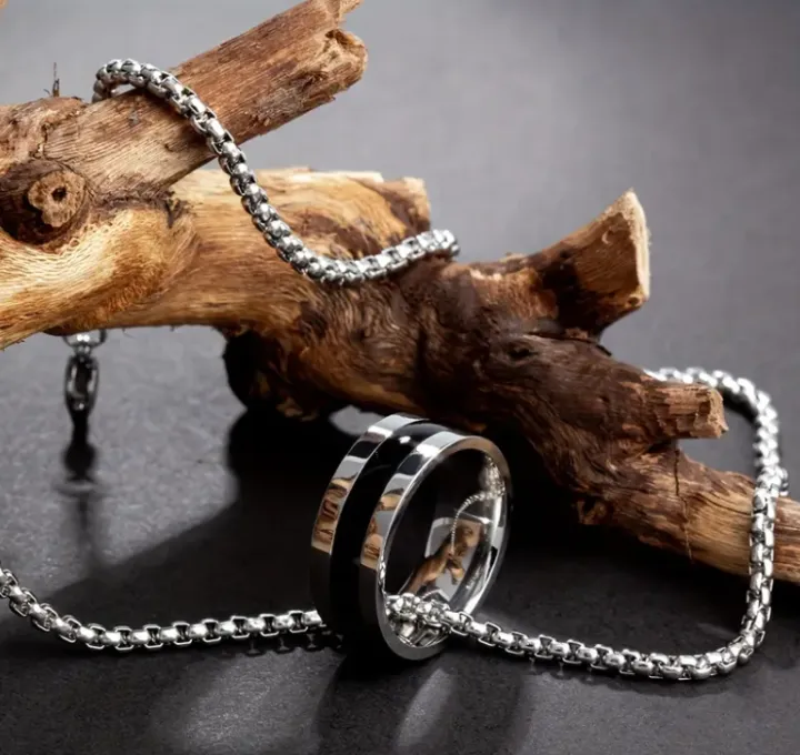 Luxury%20&%20Minimalist%20Flat%20Ring%20With%20Chain%20Necklace-%20Finger%20Ring%20&%20Chain%20-%20Image%203