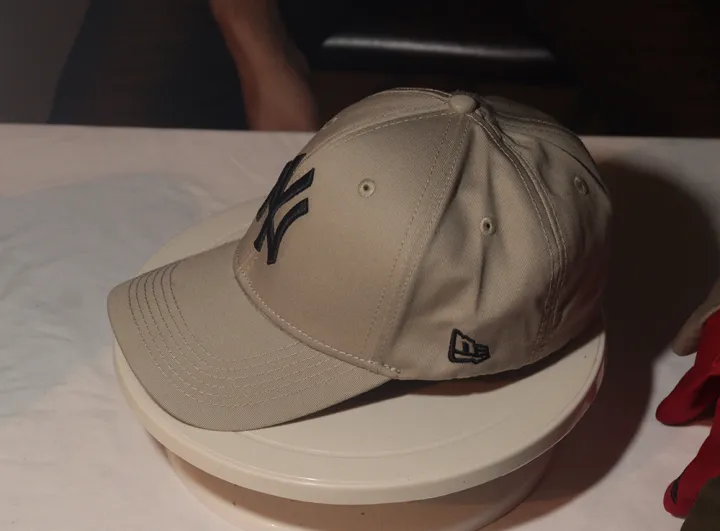 100%25%20Export%20and%20Premium%20Limited-Edition%20Cap%20for%20Classic%20People%20-%20Image%205