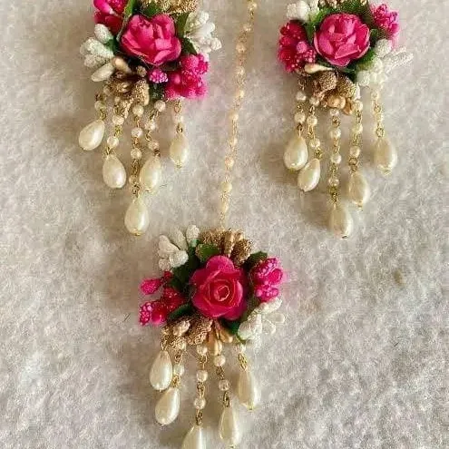 holuder%20jewellery%20for%20bride%20ear%20ring%20tikli%20set%20-%20Image%202