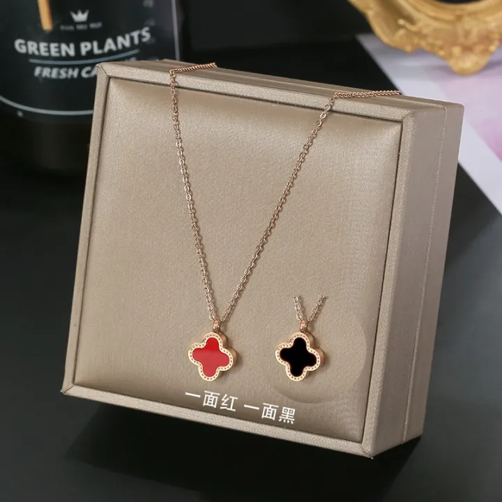 Fashion%20Double-sided%20Clover%20Stainless%20Steel%20Pendant%20Necklace%20Jewelry%20For%20Women%20Exquisite%20Four%20leaf%20Clover%20Necklace%20-%20Image%207