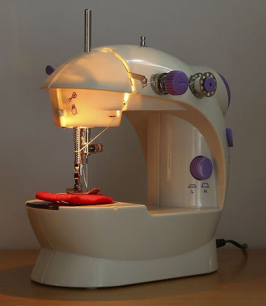 Mini%20Sewing%20Machine%20SM-202A%20-%20Image%204