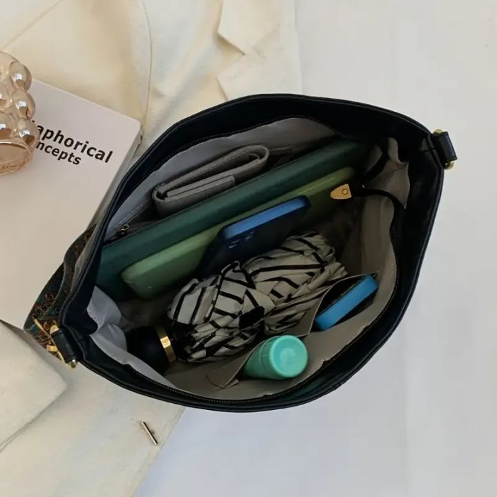 Large%20Capacity%20Bag%20Women's%20New%20Fashion%20Shoulder%20Bag%20Retro%20Versatile%20Broadband%20Crossbody%20Tote%20Bag%20Geometric%20Strap%20Hobo%20Bag%20-%20Image%204