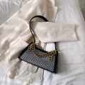 Gold Chain Shoulder Bag with PU Leather Material, Stylish Design and Versatile Use for Women. 