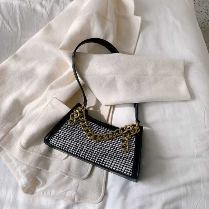 Gold%20Chain%20Shoulder%20Bag%20with%20PU%20Leather%20Material,%20Stylish%20Design%20and%20Versatile%20Use%20for%20Women%20-%20Image%205