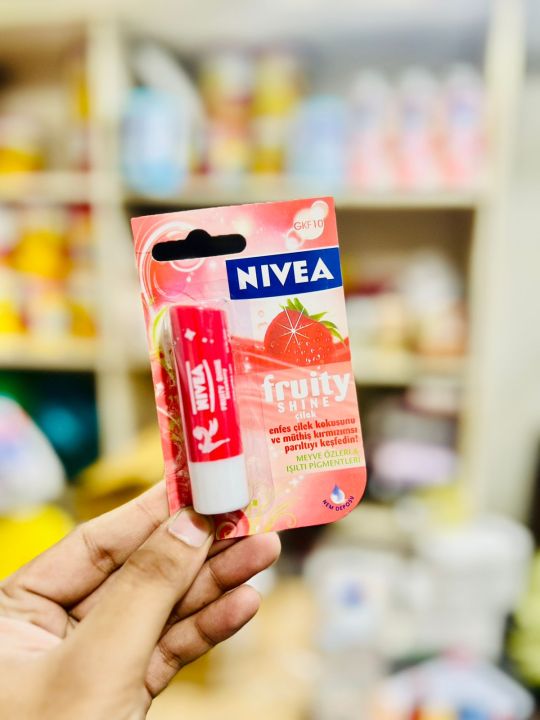 NIVEA Fruity Shine 4.8g Lip Balm | 24 H Melt in Moisture Formula | Natural Oils | Glossy Finish