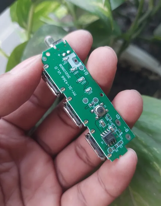 3%20USB%20Portable%20Power%20Bank%20Circuit%20-%20Image%202