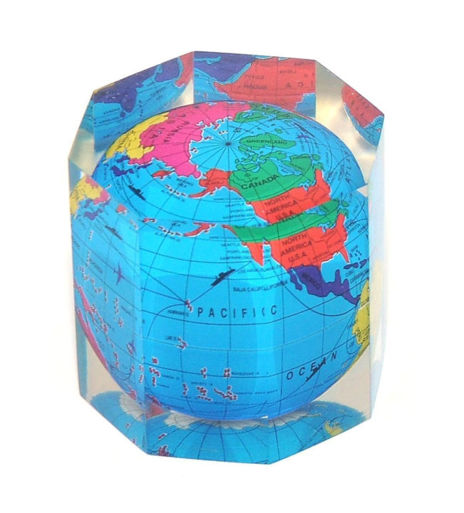 Acrylic%20Globe%20Paper%20Weight%20for%20Desk%20Usage%20-%20Muli%20Design%20-%20Image%205