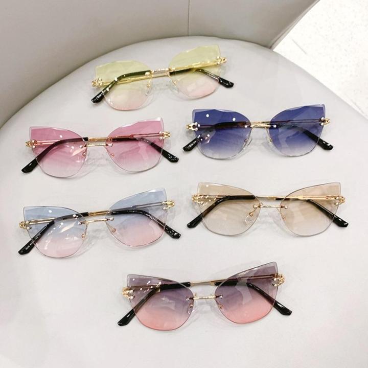 Gradient%20lenses%20Sunglasses%20Trendy%20Unisex%20style%20UV400%20protection%20Vintage%20eyeglasses%20Lightweight%20frame%20Fashionable%20design%20Rimless%20sunglasses%20for%20Outdoor%20activities%20Beach%20vacations%20Fashion%20events%20Costume%20-%20Image%209