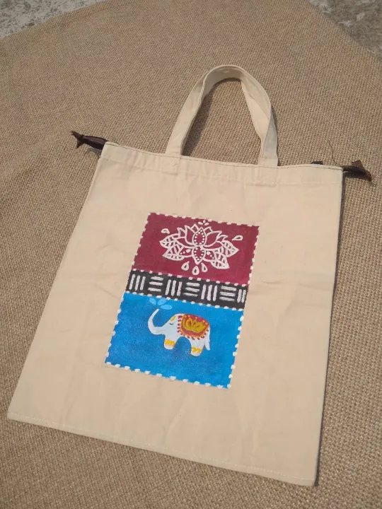 Trendy%20Hand-Art%20Canvas%20Tote%20Bag%20For%20Girls%20with%20Zipper%20%7C%20Eco-Friendly%20%7C%20Perfect%20for%20Shopping,%20College%20or%20University,%20and%20Daily%20Use%20%F0%9F%8C%BF%20-%20Image%203