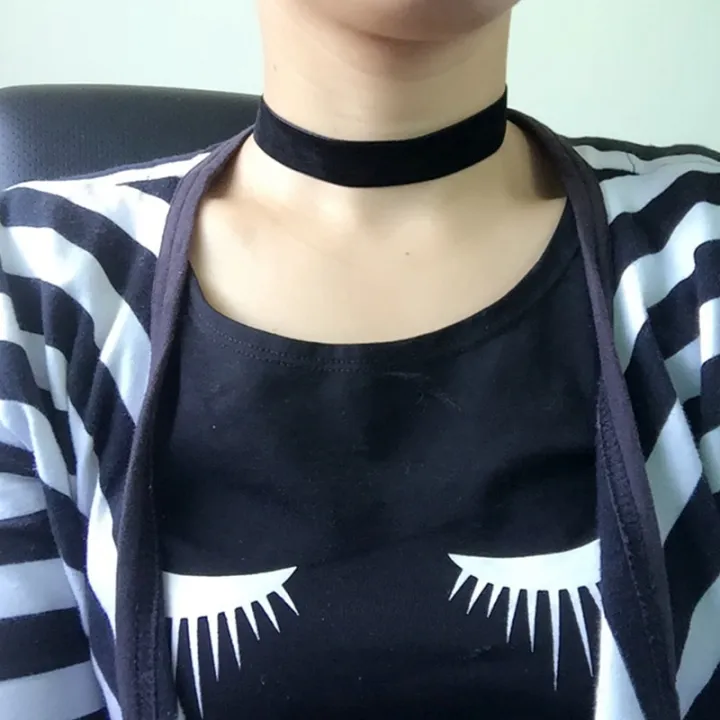 Velvet%20Choker%20Necklace%20Gothic%20Vintage%20Neck%20Chain%20Necklace%20Girl%20Women%20Black%20Choker%20Fashion%20Jewelry%20On%20The%20Neck%20Collar%20Accessories%20-%20Image%202