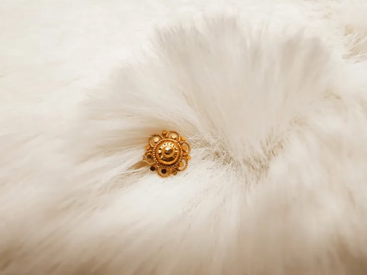 Yellow%20Gold%2018%20Karat%20Golden%20Nose%20Pin%20For%20Women%20And%20Girl.%20piercing%20nose%20ring%20Push%20Pin.%20Nose%20Pin.%20Anniversary,%20engagement,%20gift,%20party,%20wedding.%20Model:Dk400F-Flower.%20-%20Image%206