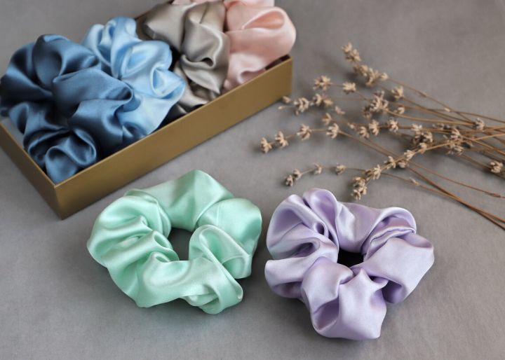 4%20Pcs%20%20helpful%20%20Silk%20Scrunchie%20Hair%20Band%20Bracelet%20Set%20For%20Grils%20-%20Image%204