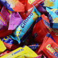Oatmeal chocolate crisp can be eaten dry, can be brewed cereal, fruit, oatmeal, chocolate breakfast, instant candy wholesale.