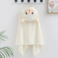 Coral velvet babies can wear cartoon hooded bath towels, children's capes, bathrobes, soft and absorbent babies and toddlers. 