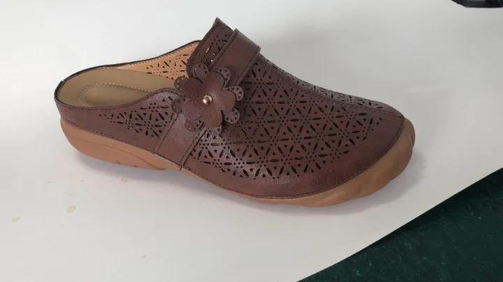 Factory%20direct%20foreign%20trade%20women's%20shoes%202023%20new%20flat%20bottom%20hole%20shoes%20independent%20station%20retro%20twisted%20Baotou%20women's%20half%20drag%20-%20Image%205