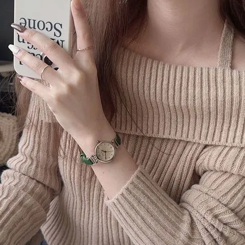 New%20Watch%20Female%20Niche%20High%20Sense%20Girls%20Simple%20and%20Light%20Luxury%20Good-looking%20Retro%20Brown%20Thin%20Belt%20Small%20Dial%20Quartz%20Watch%20-%20Image%204