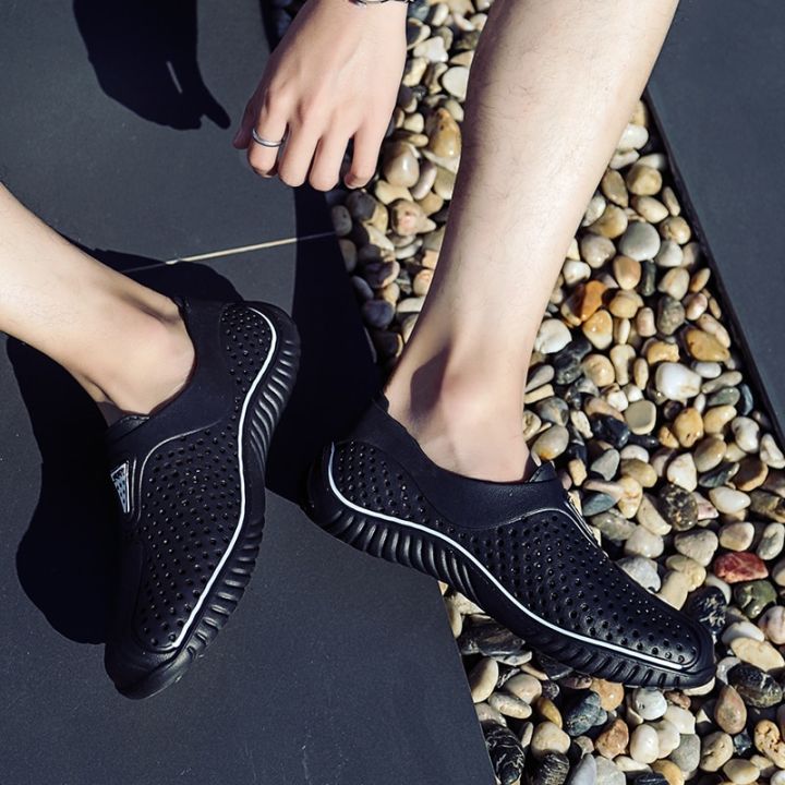 2021%20Breathable%20Summer%20Men%20Slippers%20Outdoor%20Water%20Shoes%20Hollow%20Ultra%20Light%20Beach%20Shoes%20Casual%20Men%20Sandals%20%20Black%20Garden%20Shoes%20-%20Image%208