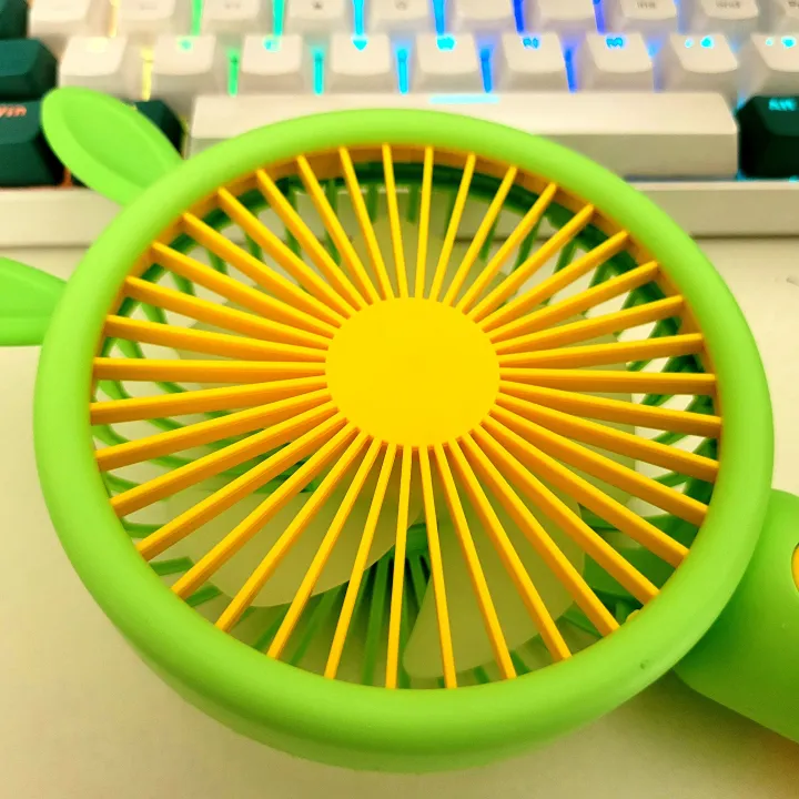 Cute%20Mini%20Fan%203-Speed%20Mini%20Fan%20(USB%20Rechargeable)%20-%20Travel-Ready%20Pocket%20Fan%20-%20Image%209