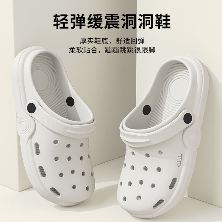 Shoes for Men 2024 New Sandals Soft Sole Anti-Slip Croc Shoes Women's Summer Outerwear Internet Celebrity Beach Light Baotou SandalsSmartwatches