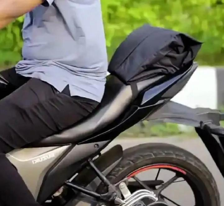 Helmet%20storage%20Waterproof%20bag%20Foldable,%20durable%20and%20strong%20-%20Image%206