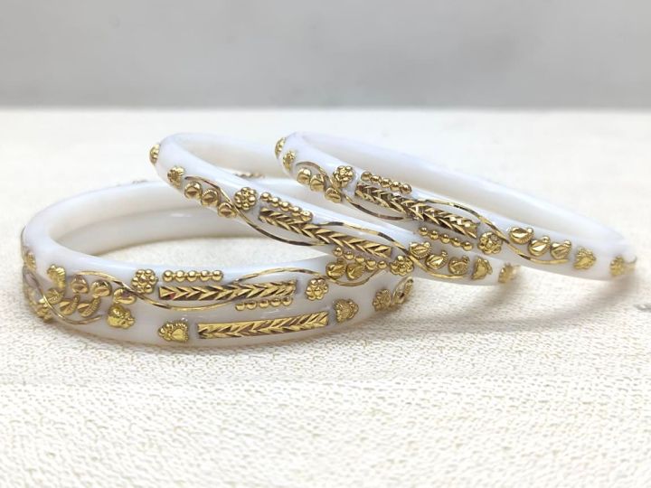 White%20Shakha%20Pola%20Bangles%20for%20Women%204%20Pcs%20Plastic.%20Party%20,%20Wedding%20,%20Anniversary%20,%20Druga%20Puja%20&%20All%20Time%20Use%20Sakha%20Bangles.%20Model:CD160.%20-%20Image%206