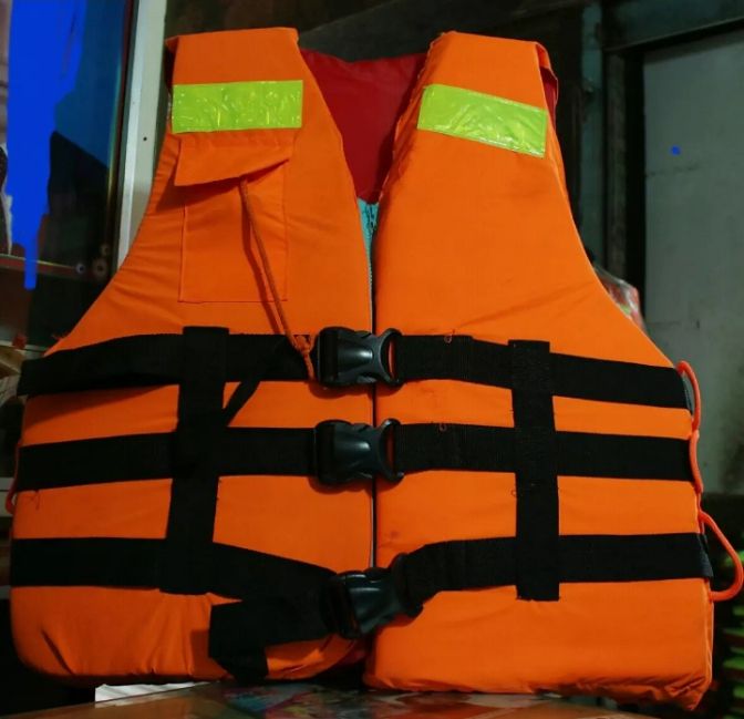 Life%20Jacket%20For%20Adult//Life%20Jacket%20Heavy%20Duty%20Life%20Vest%20for%20Swimming%20-%20120%20kg%20-%20Image%202