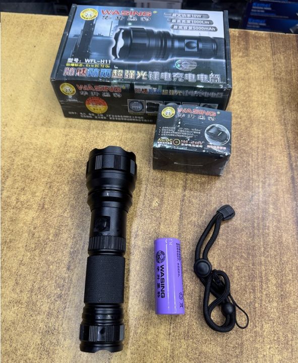 WASING%20WFL-H11%20Strong-Powered%20Beam%2010W%20LED%20Torch%20Light%20with%2026650%C3%971%205000mAh%20High%20Capacity%20Lithium-ion%20Rechargeable%20Battery%20&%20Max%201000%20Lumens%20Brighter%20Flashlight%20-%201%20Piece%20-%20Image%206