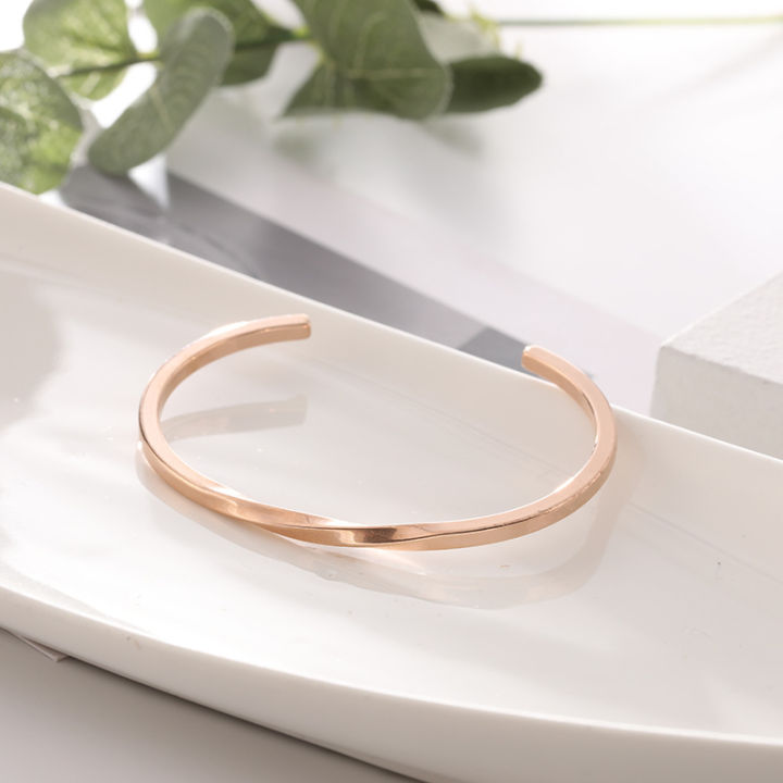 European%20and%20American%20Style%20Wire%20Diameter%20round%20Accessories%20for%20Girls%20One%20Titanium%20Steel%20Women's%20Rose%20Gold%20Japanese%20and%20Korean%20Fashionable%20Rose%20Gold%20Bracelet%20-%20Image%203