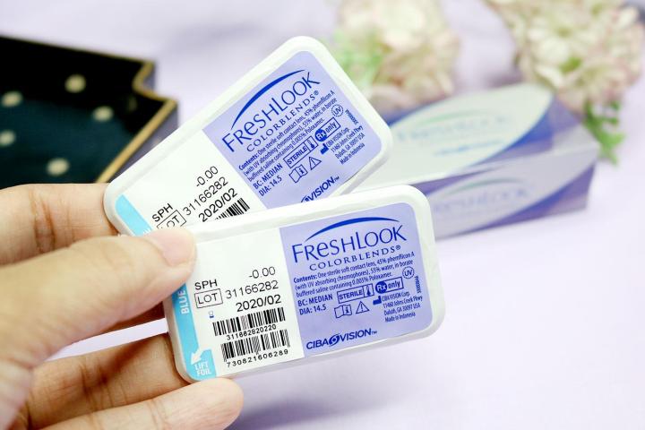 FreshLook%20Blue%20contact%20lens(full%20set)%20-%20Image%204