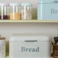 Vintage Bread Box Cupboard Iron Snack Box Desktop Finishing Dust-Proof Storage Box Storage Bin Keeper Food Kitchen Shelf Decor White. 
