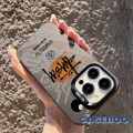Trendy Brands Doodle Cool Stussy Label Case Compatible for IPhone 14 15 Pro Max 7Plus 13 11 12 Pro Max XR X XS Max 7 14 8 15 Plus SE 2020 Luxury Plating Metal Lens Soft Cover.