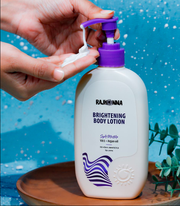 Rajkonna%20Super%20Moisture%20Brightening%20Body%20Lotion%20with%20VIT%20E%20&%20Argan%20Oil,%20Moisturizing%20&%20Firming,%20300ml%20-%20Image%204