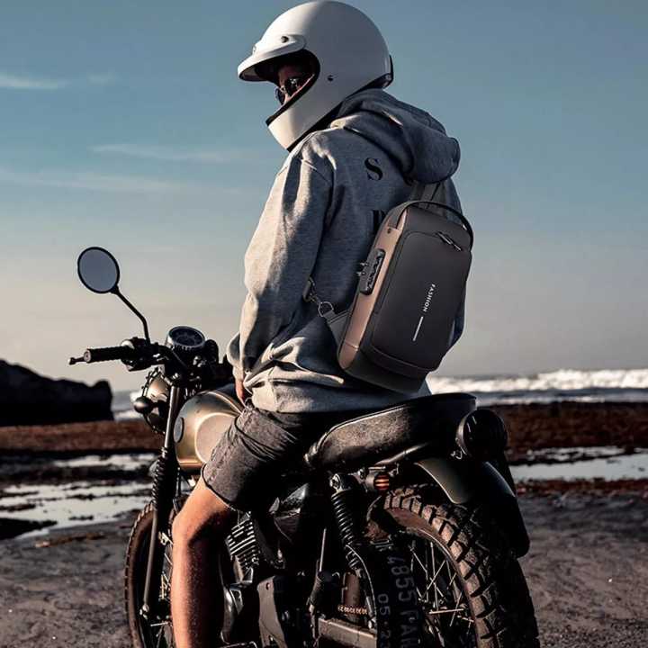 Anti-theft%20Travel%20Bag%20Male%20USB%20Charging%20Chest%20Bag%20Pack%20Multifunction%20Patent%20Leather%20Chest%20Bag%20Men%20Waterproof%20Men%20Crossbody%20Bag%20-%20Image%202