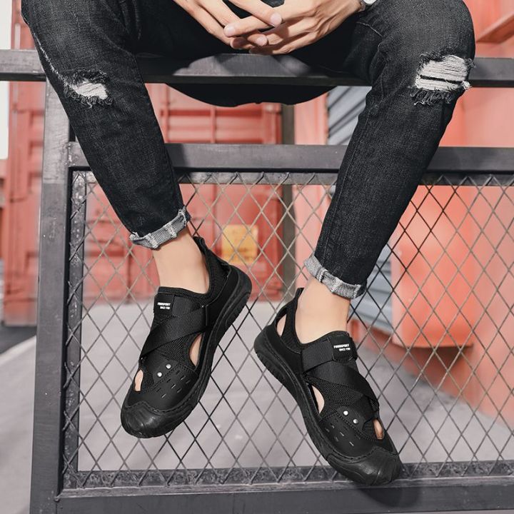 Closed%20Toe%20Sandals%20Men's%20Summer%20New%20Hollow%20Breathable%20Deodorant%20Beach%20Hole%20Shoes%20Men's%20Outdoor%20Driving%20Antiskid%20Shoe%20-%20Image%208