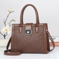 Manufacturer's foreign trade winter versatile one-shoulder hand-worn crossbody bag 2024 new fashion ladies big bag women. 