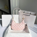 igh end underarm bag 2023 spring crescent bag nhe design single shoulder bag handbag ersatile small bag for women.