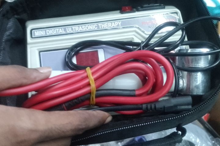 Ultrasonic%20Therapy%20Machine%20Physiotherapy%20Ultrasonic%20Machine%20Ultrasound%20Therapy%20Machine%20(1%20Mhz%20)%20Mini%20US%20for%20Pain%20Relief%20Device%20with%20One%20Year%20Warranty%20-%20Image%203