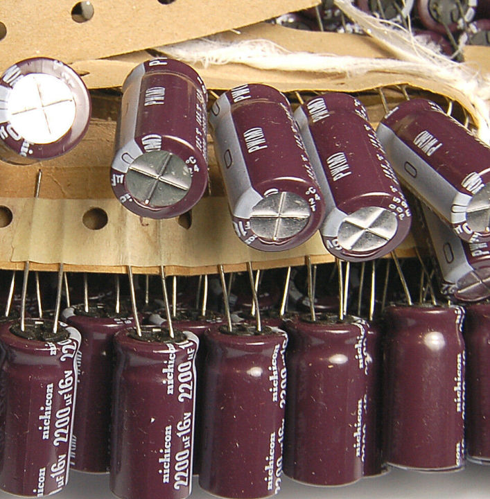 3Pcs-%202200uF%2016V%20RADIAL%20Electrolytic%20Capacitor%202200uF%2016V%20Radial%20Polarized%20Aluminum%20Electrolytic%20Capacitors%202%20Pin%20Leads%20Connections%20Leg%20-%20Image%203