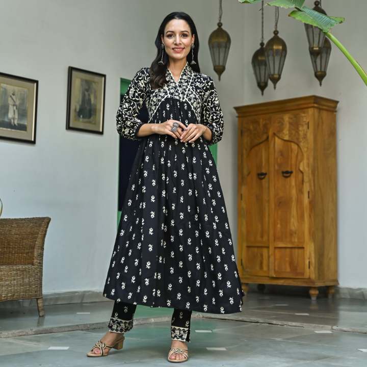 Black%20Floral%20Jaal%20V%20Neck%20Kurta%20Pant%20Set%20kp206%20-%20Image%205