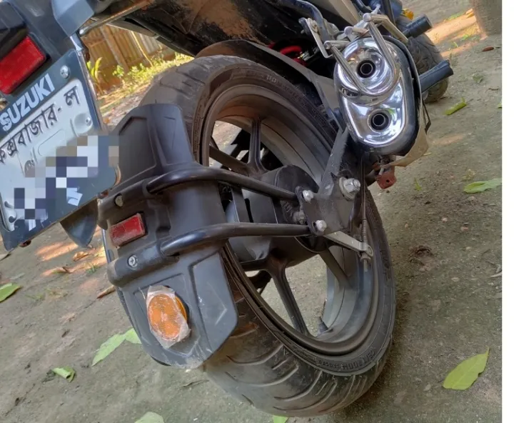 Universal%20Motorcycle%20Rear%20Wheel%20Cover%20Tyre%20Guard%20Mudguard%20And%20Bracket%20Set%20-%20Image%204