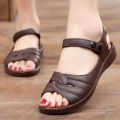 Elderly sandals ladies wear fashion middle-aged and elderly granny shoes flat non-slip wear-resistant plastic mom sandals in summer. 