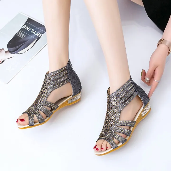 2019%20summer%20new%20European%20and%20American%20cross-border%20flat-heeled%20fish-mouth%20sandals%20women's%20flat-heeled%20cut-out%20fashion%20shoes%20matte%20plus-size%20women's%20shoes%20-%20Image%204